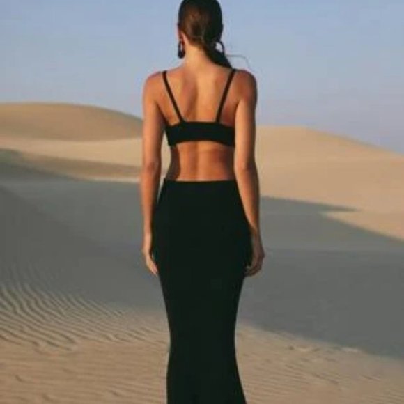 BLACK BODYCON CUT OUT SLPIT HEM MAXI DRESS - Picture 2 of 13